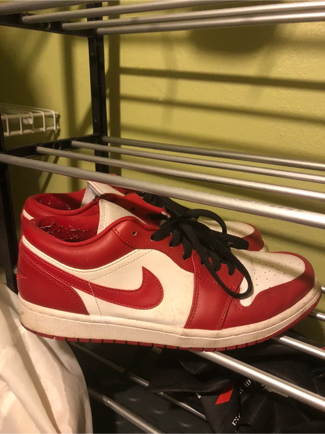 Air Jordan 1 Low Red Size US 10.5 image indicator(4)