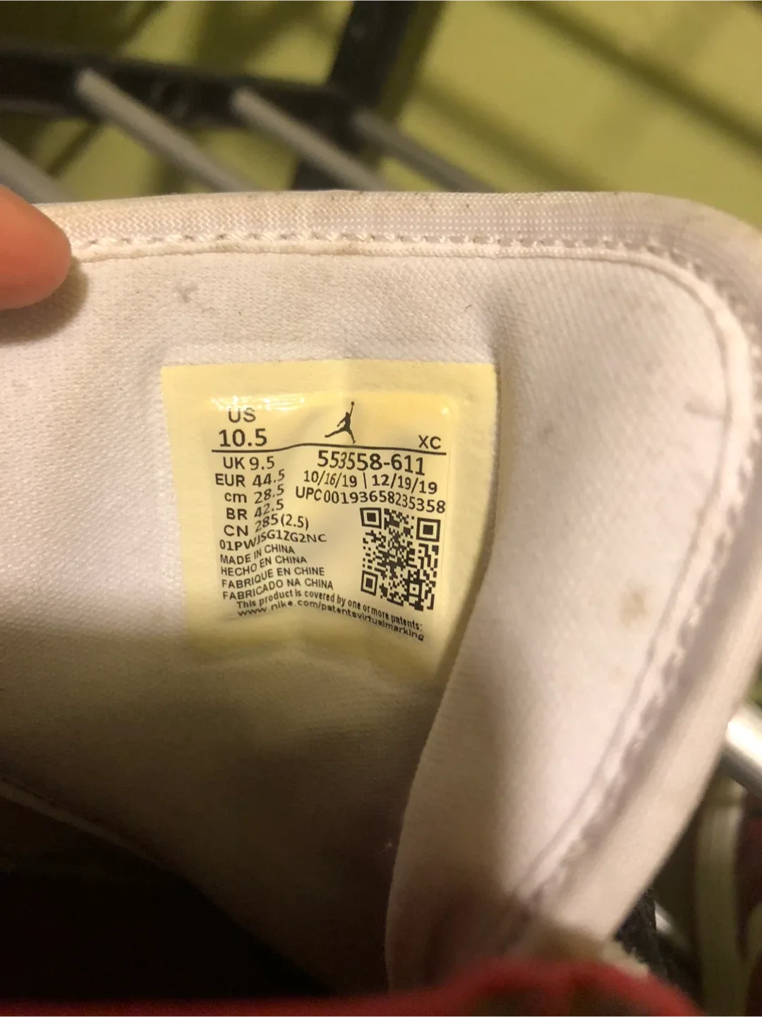 Air Jordan 1 Low Red Size US 10.5 image indicator(3)