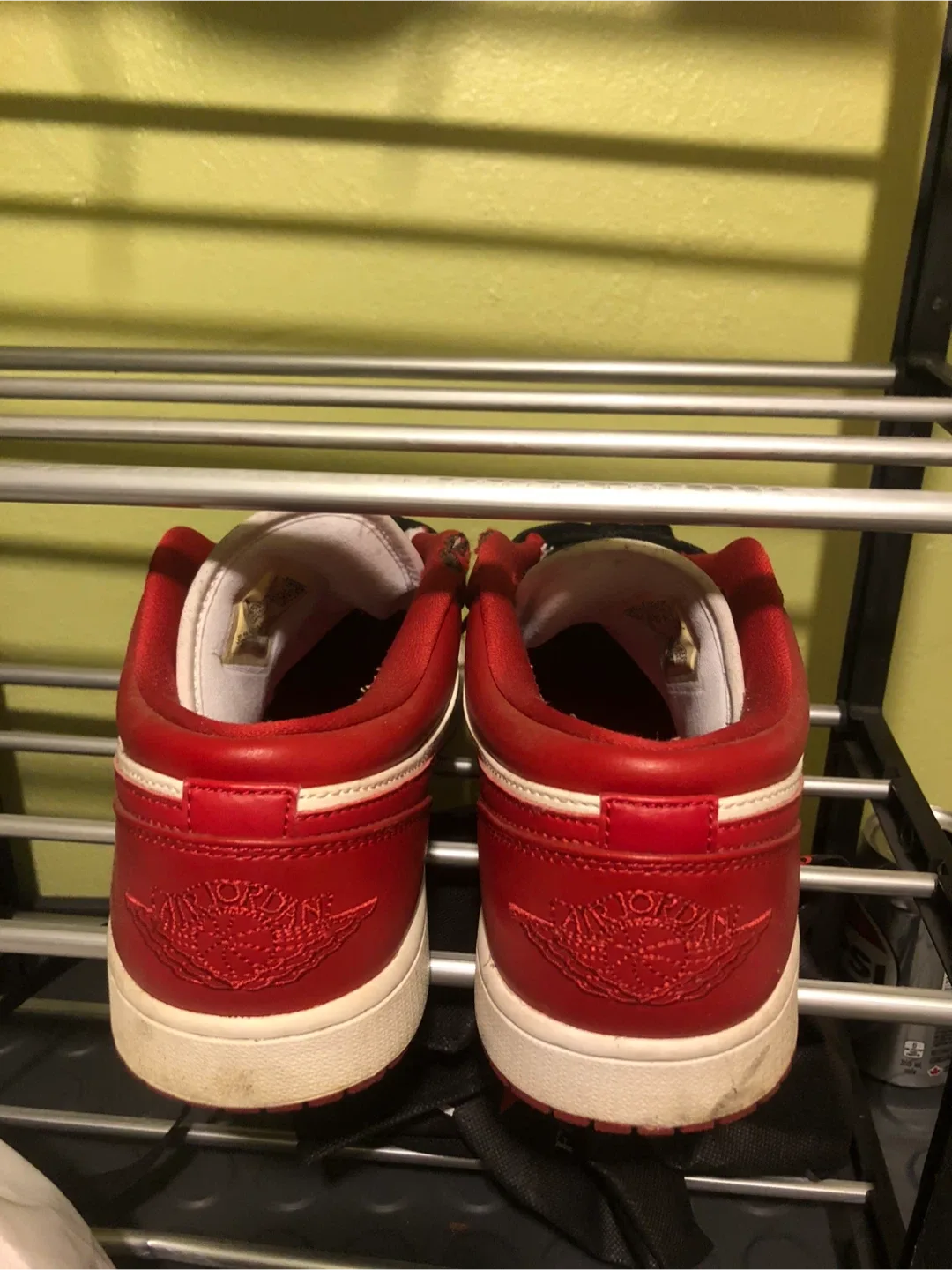 Air Jordan 1 Low Red Size US 10.5 image indicator(2)