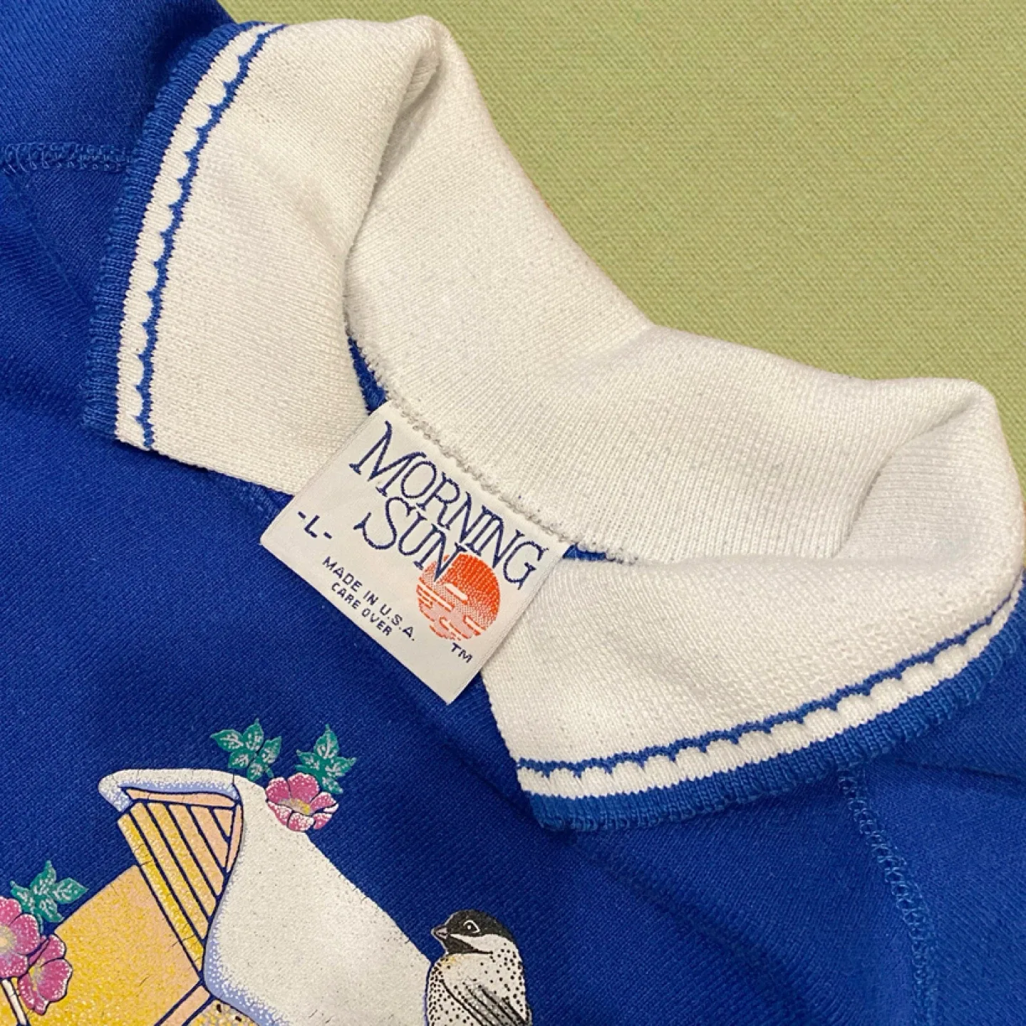 Vintage Kitten Crewneck (large) image indicator(3)