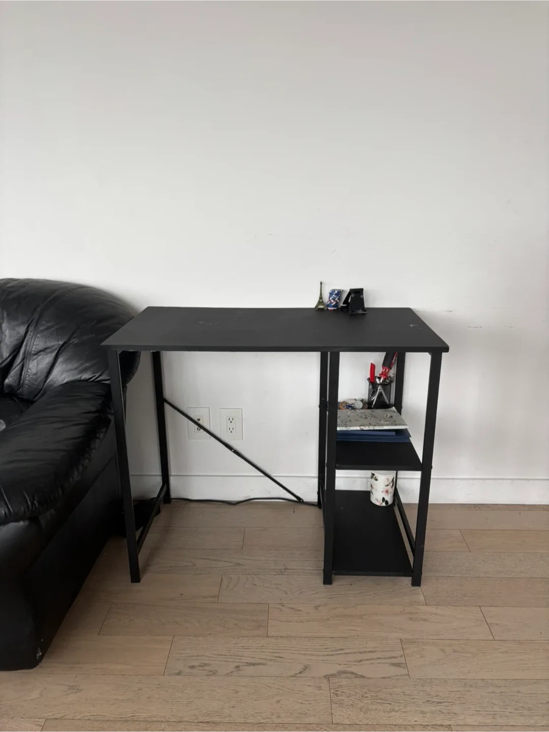 Office Chair and Free Desk image indicator(4)