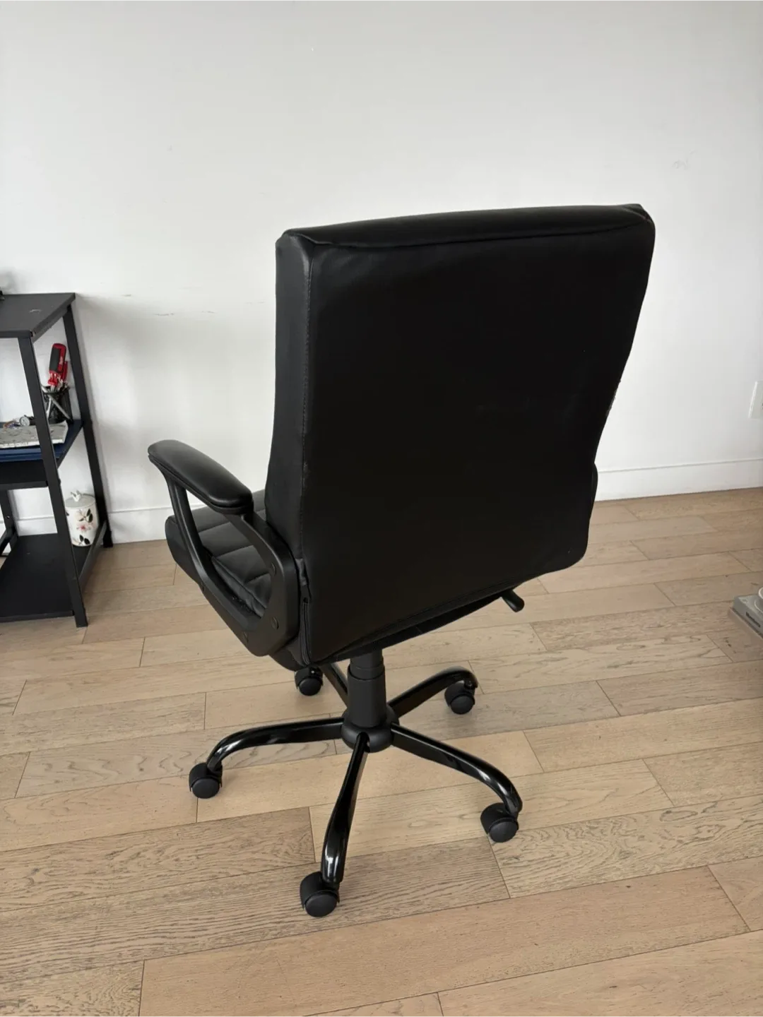 Office Chair and Free Desk image indicator(2)