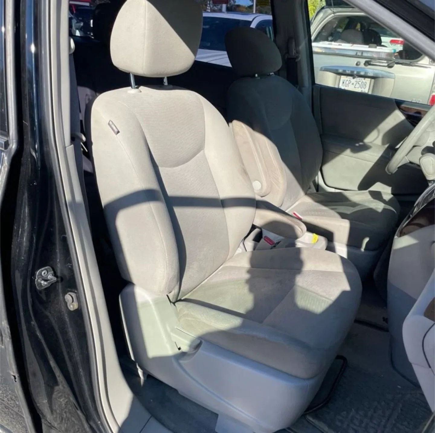 2016 Nissan Quest minivan image indicator(5)