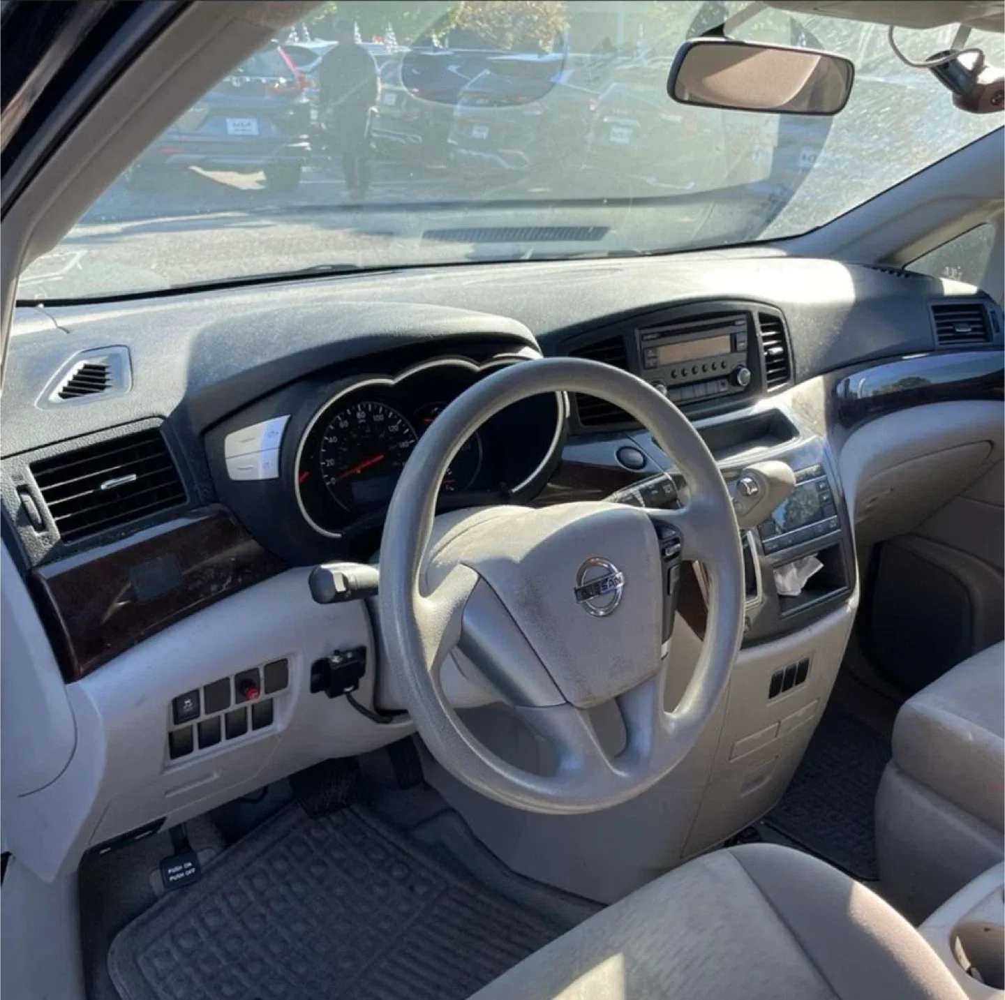 2016 Nissan Quest minivan image indicator(7)