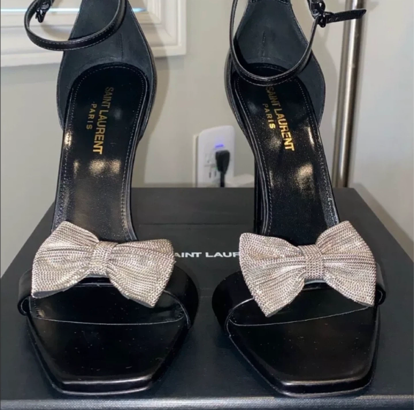 Saint Laurent Amber 105 Sandal, Size 9, Black