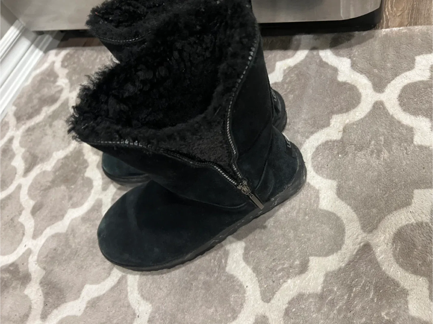Ugg Black Boots image indicator(3)