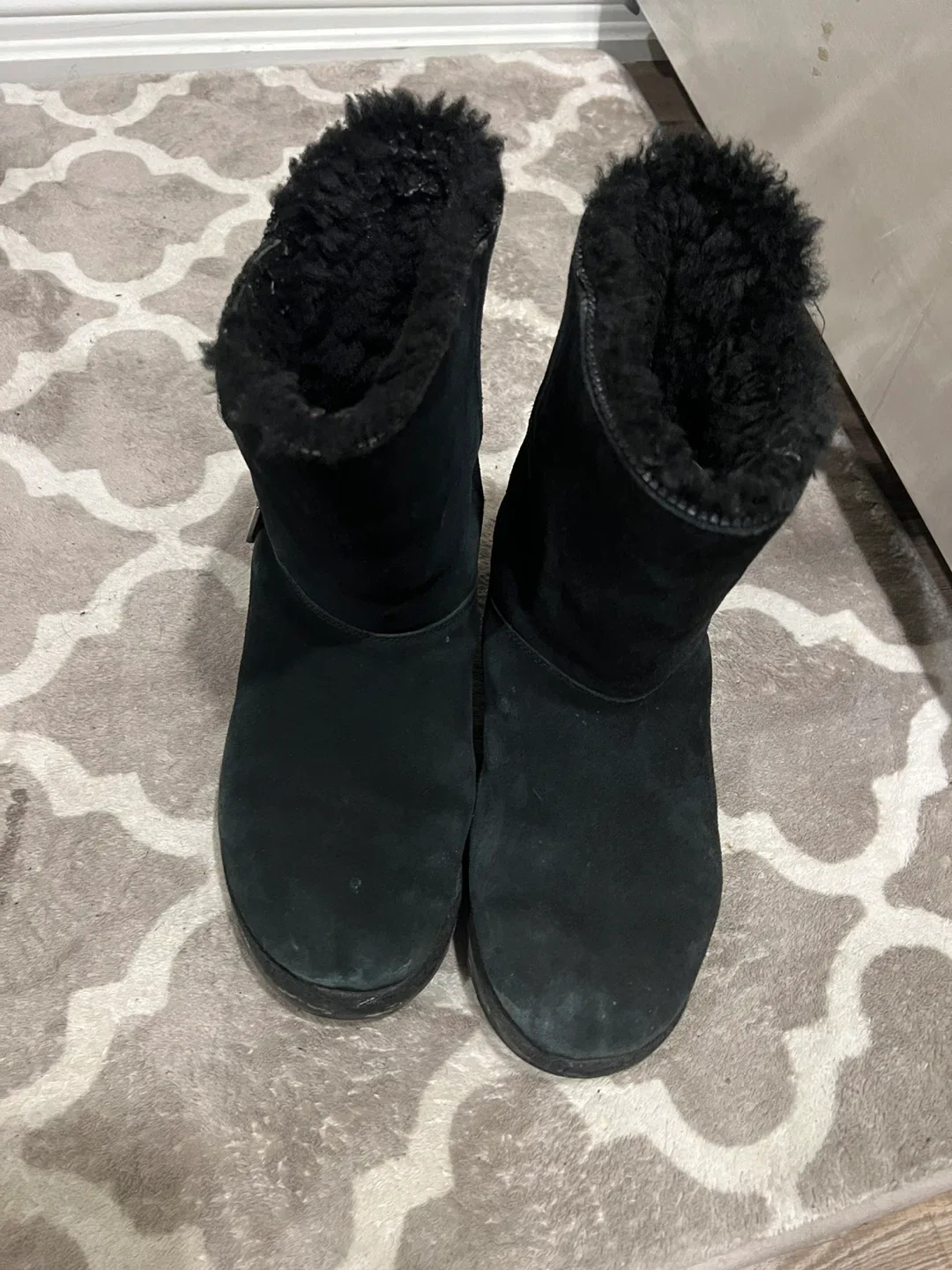Ugg Black Boots image indicator(2)