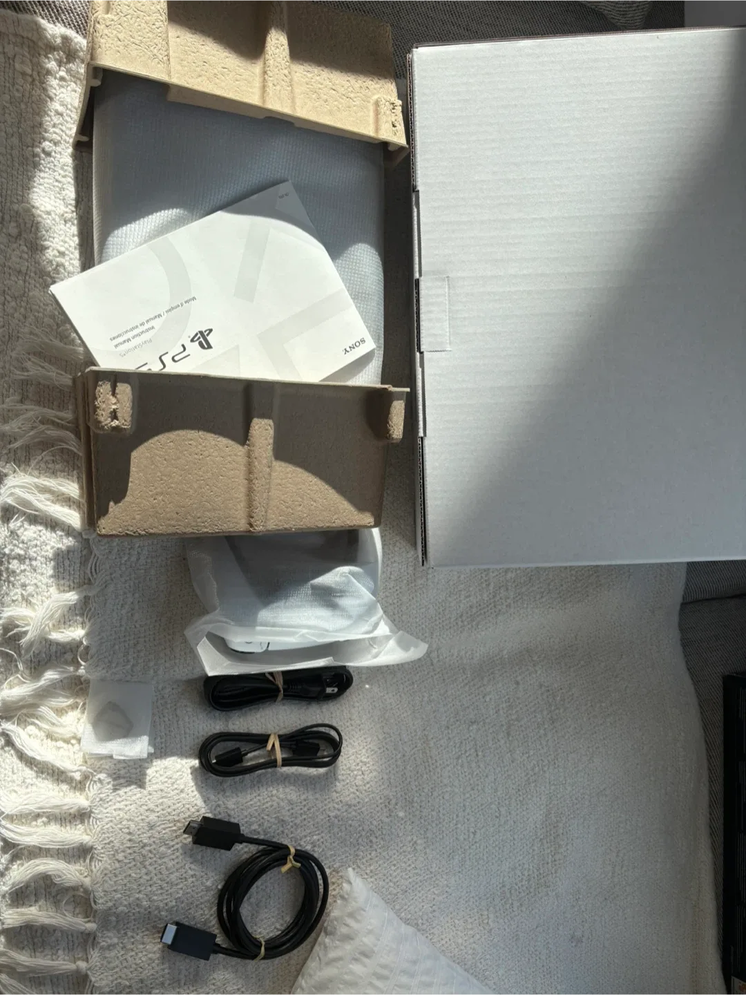 PS5 slim digital– Fortnite Bundle – $460 image indicator(2)