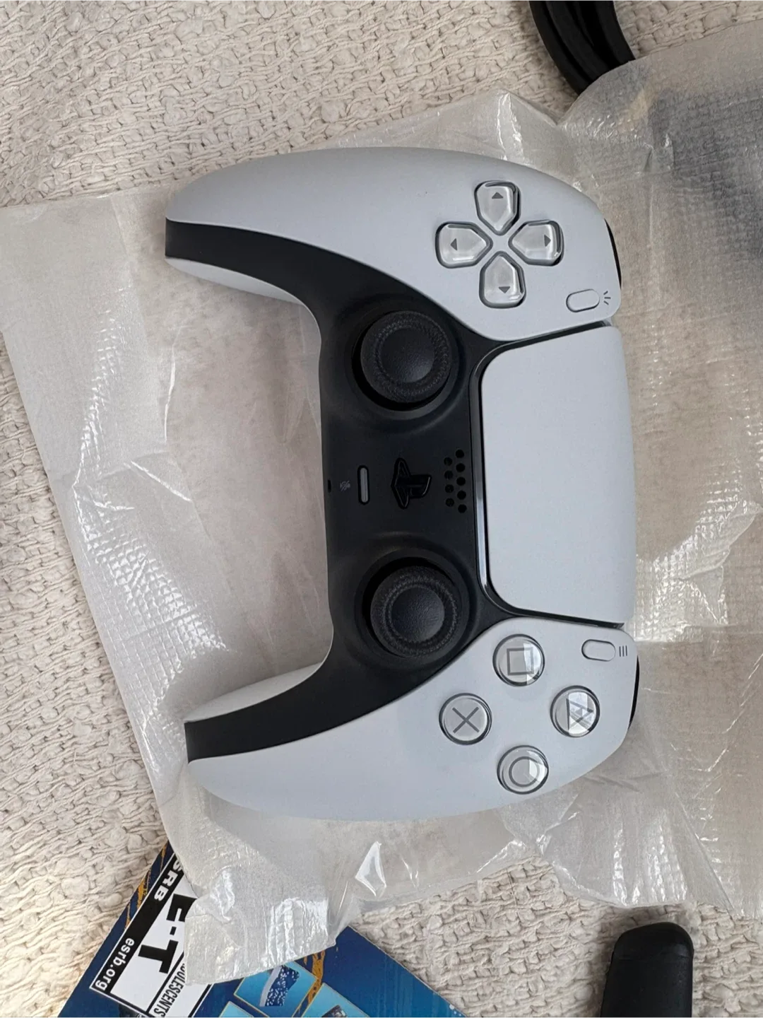 PS5 slim digital– Fortnite Bundle – $460 image indicator(8)