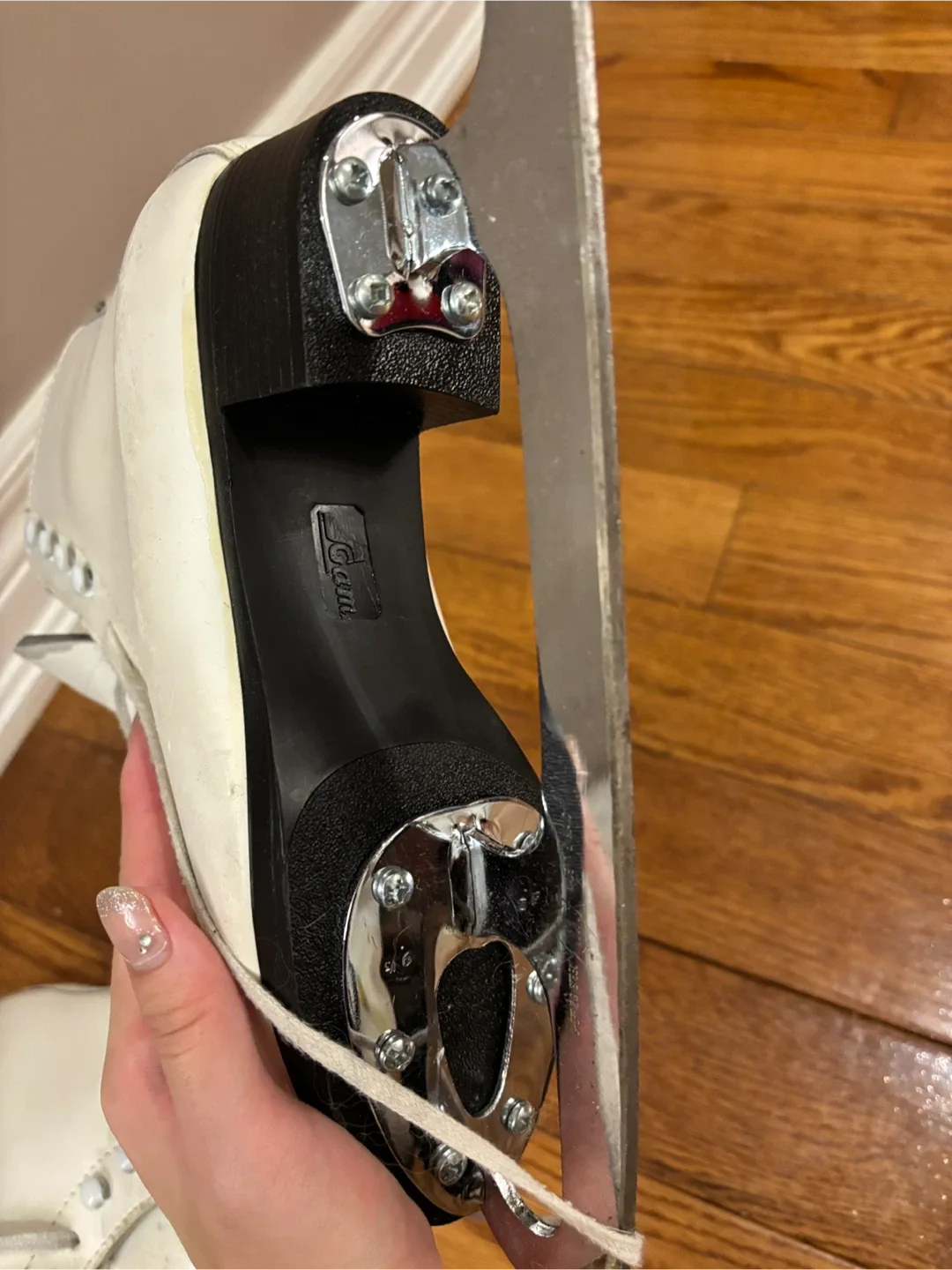 Gamskate White Ice Skates - Size 5.5 image indicator(3)