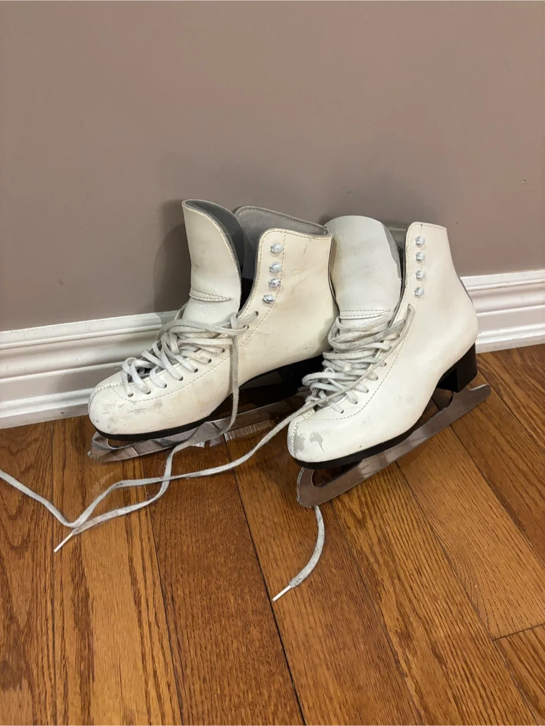 Gamskate White Ice Skates - Size 5.5