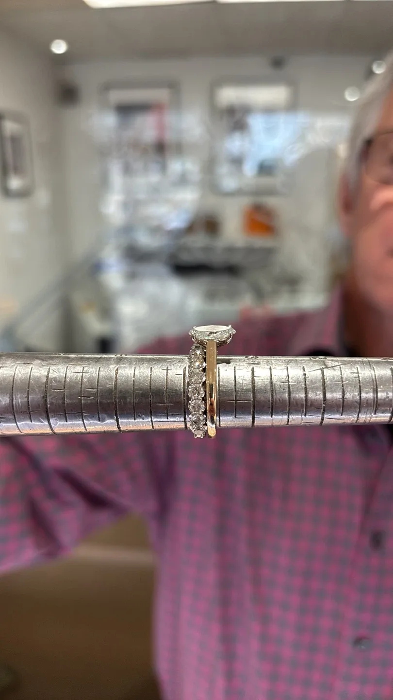 Diamond Engagement Ring image indicator(5)