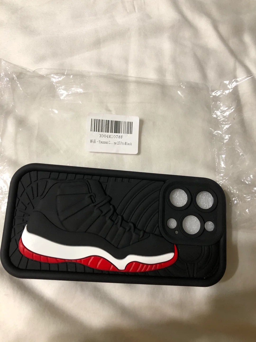 iPhone 15 Pro Black Sneaker Case - New image indicator(2)
