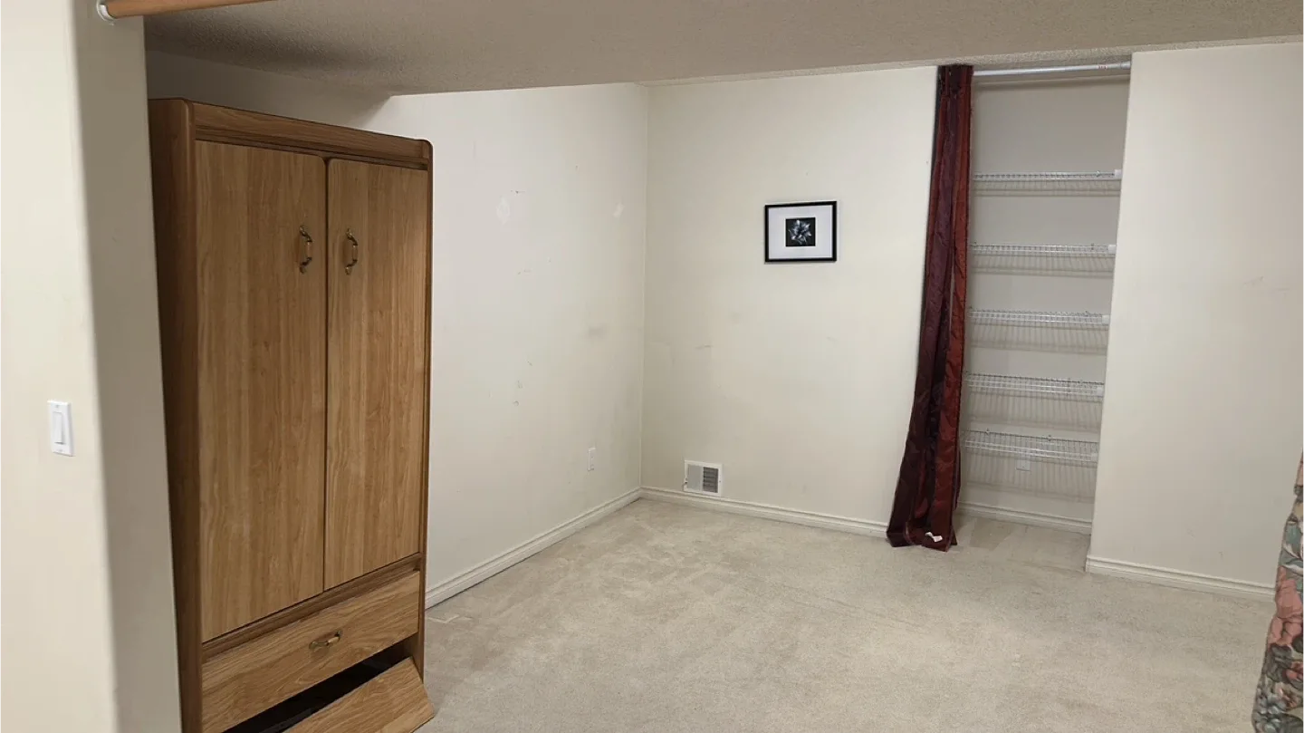 Basement for rent image indicator(3)