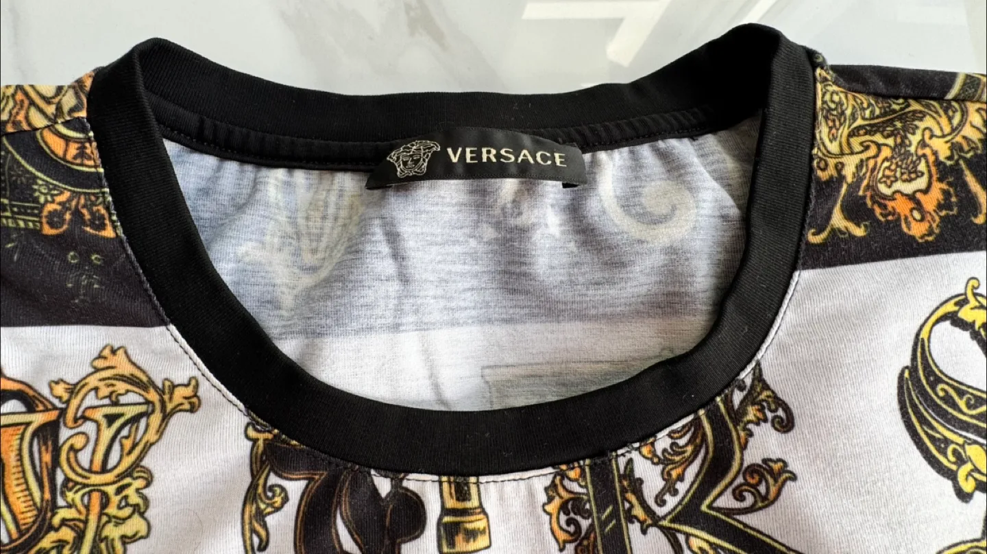 Versace Jeans Couture Virtus Alphabet Black Gold Barocco Medusa image indicator(8)