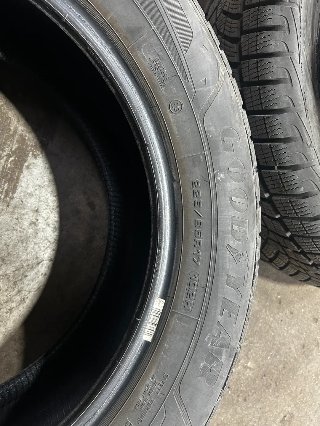 Goodyear Winter Tires - 225/65R17 image indicator(5)
