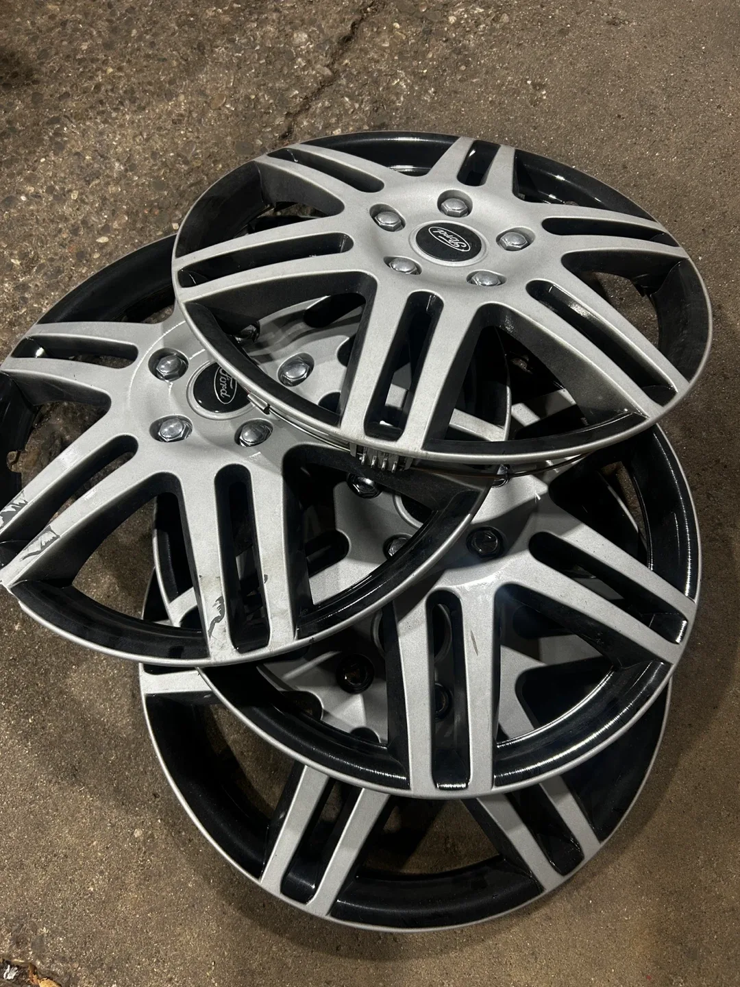 Ford Hubcaps / Wheel Covers - Set of 4