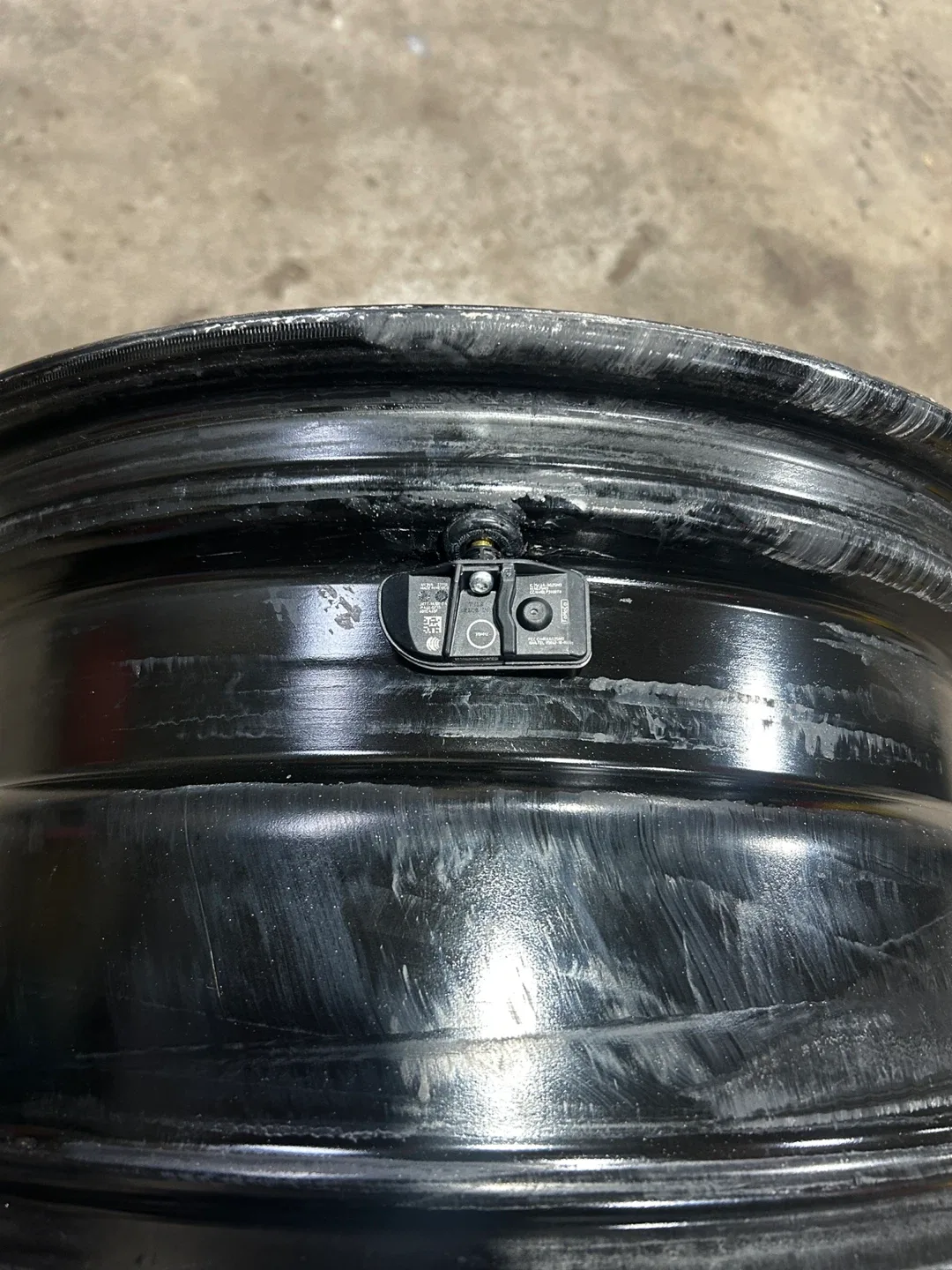 Ford 15" Steel Wheel Rim image indicator(2)