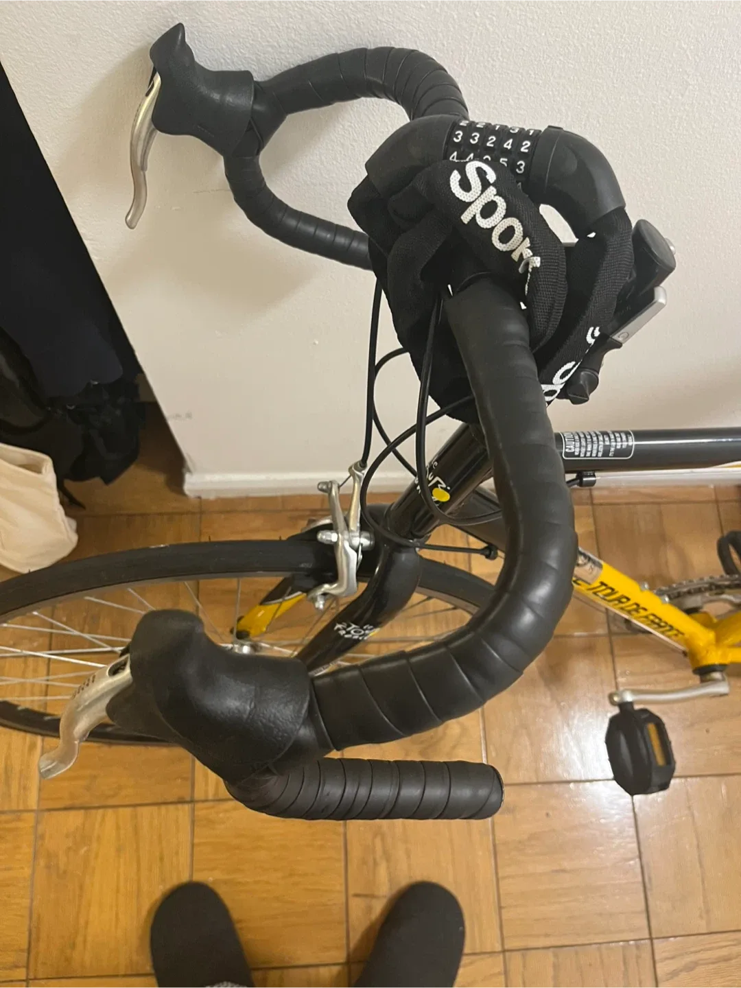 Tour de France Legacy Road Bike - Yellow/Black image indicator(2)