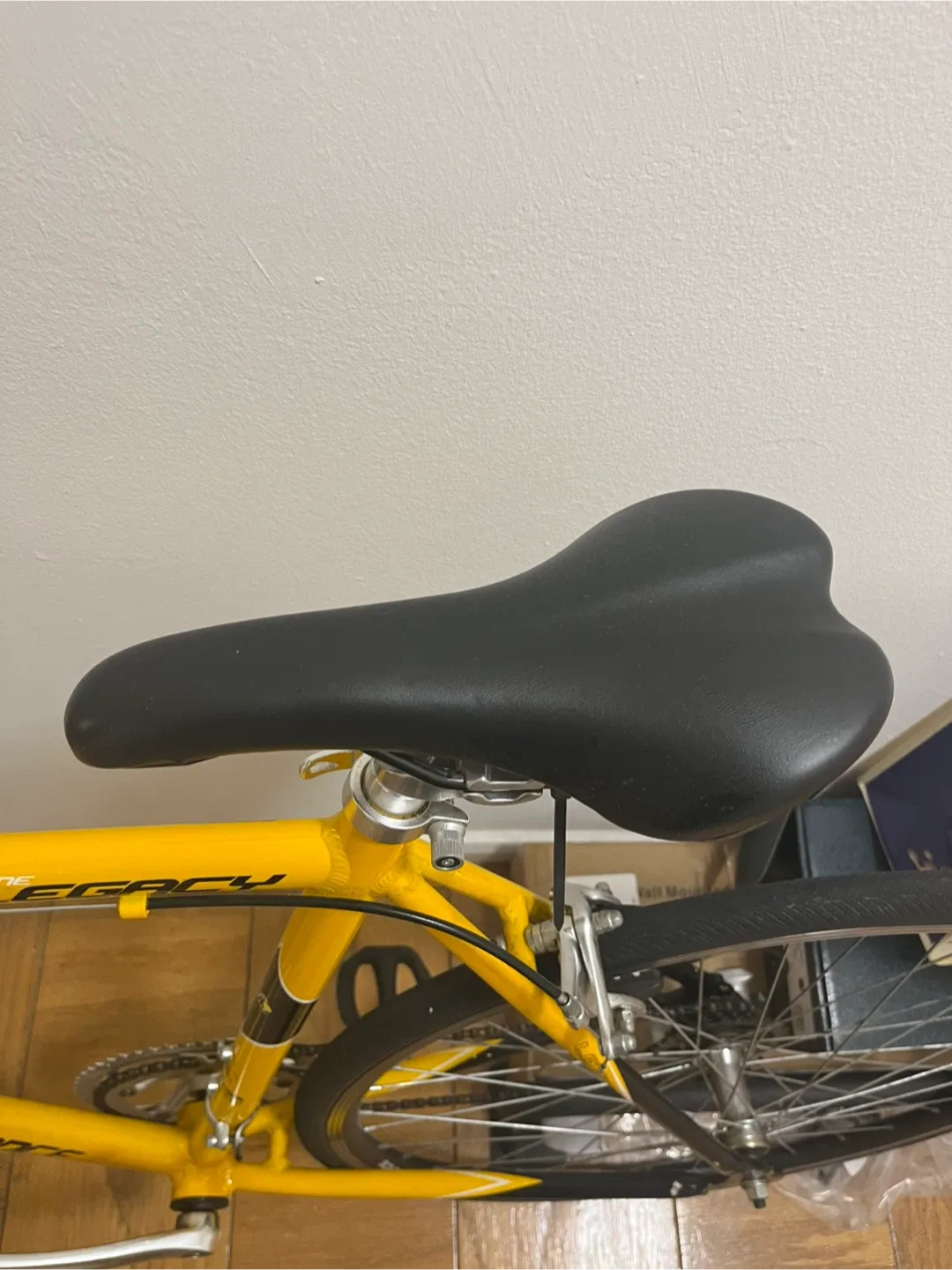 Tour de France Legacy Road Bike - Yellow/Black image indicator(3)