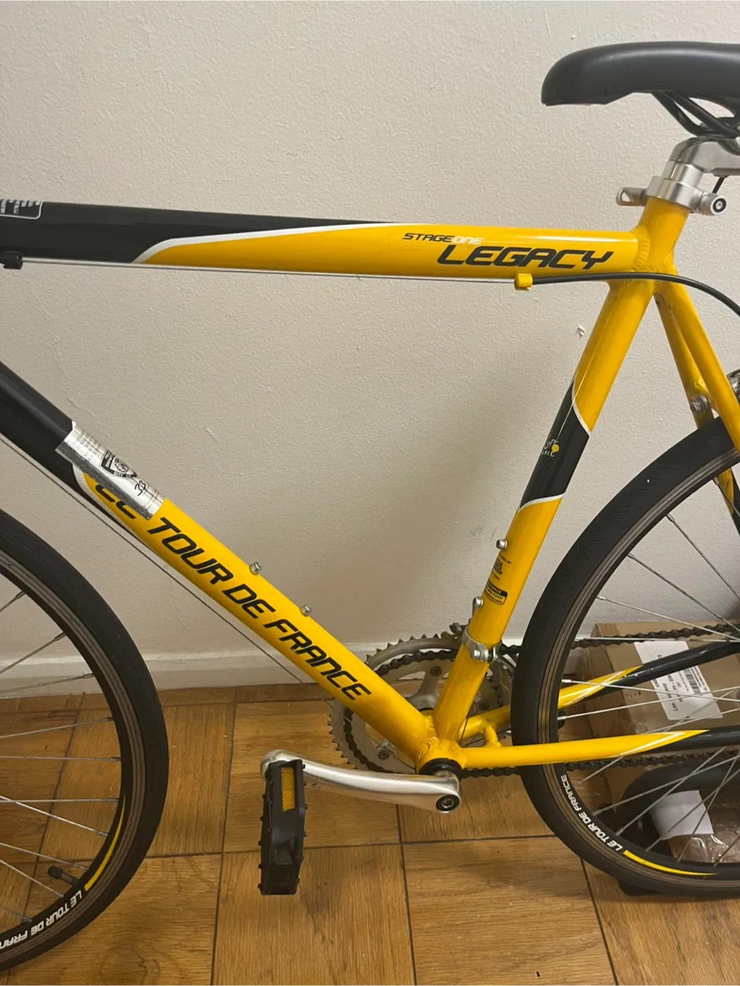 Tour de France Legacy Road Bike - Yellow/Black image indicator(4)