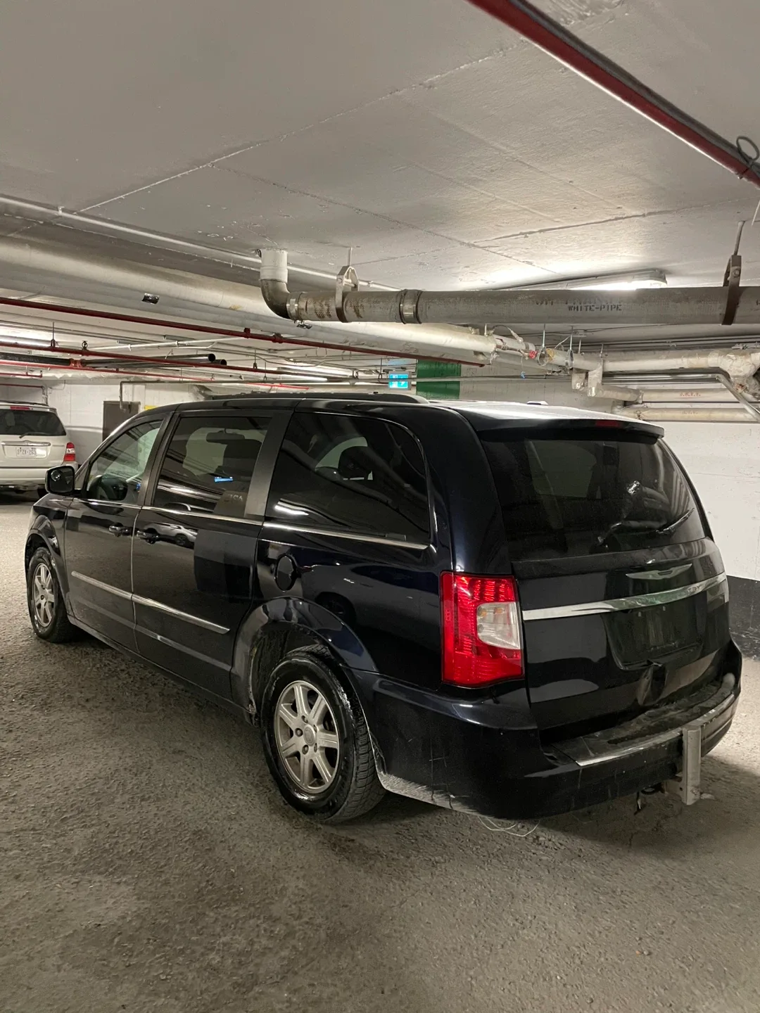 Town & Country w/ Backup Camera & GPS