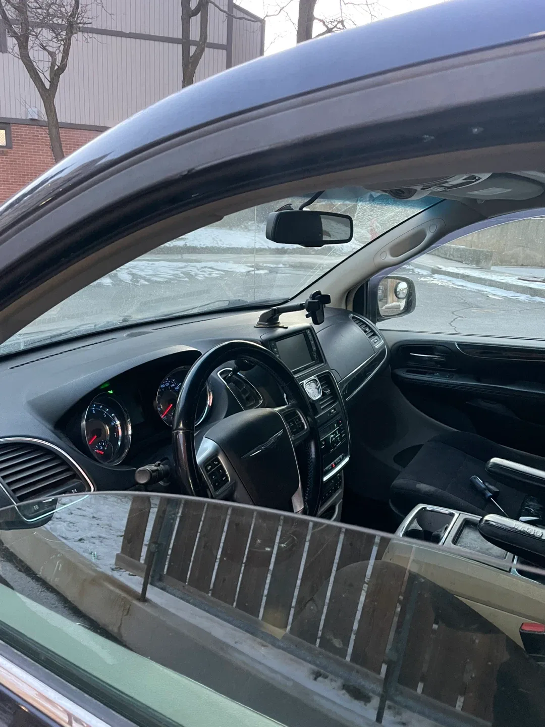 Town & Country w/ Backup Camera & GPS image indicator(4)