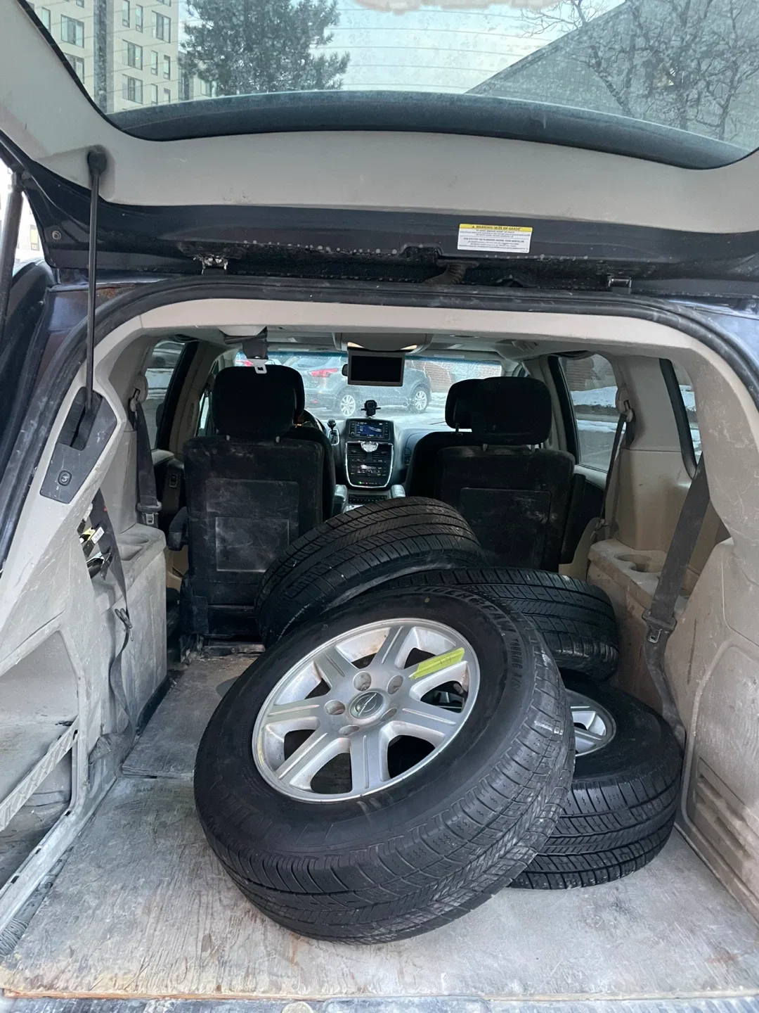 Town & Country w/ Backup Camera & GPS image indicator(6)