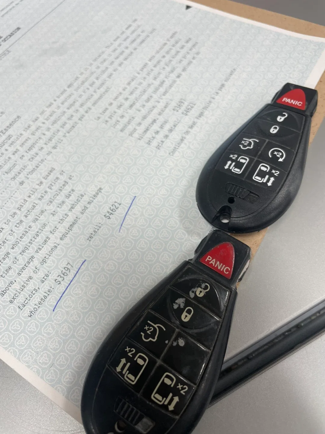 Town & Country w/ Backup Camera & GPS image indicator(10)