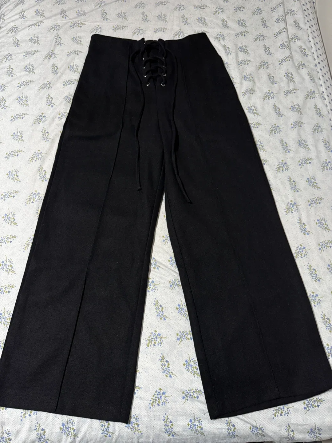 Black Wide Leg Lace-Up Pants image indicator(4)