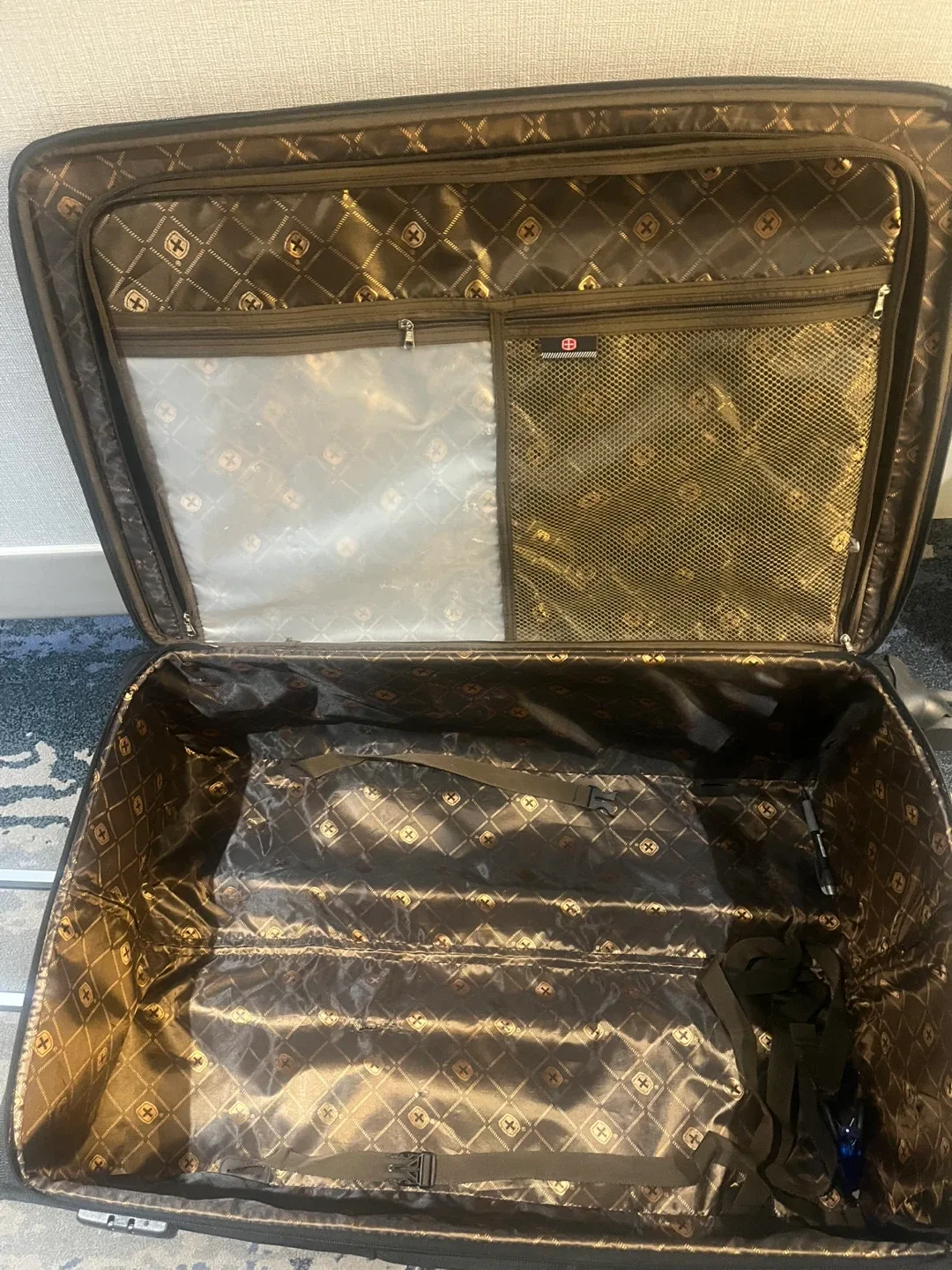 Swiss Gear Black Suitcase 34”– #Cleanout image indicator(10)