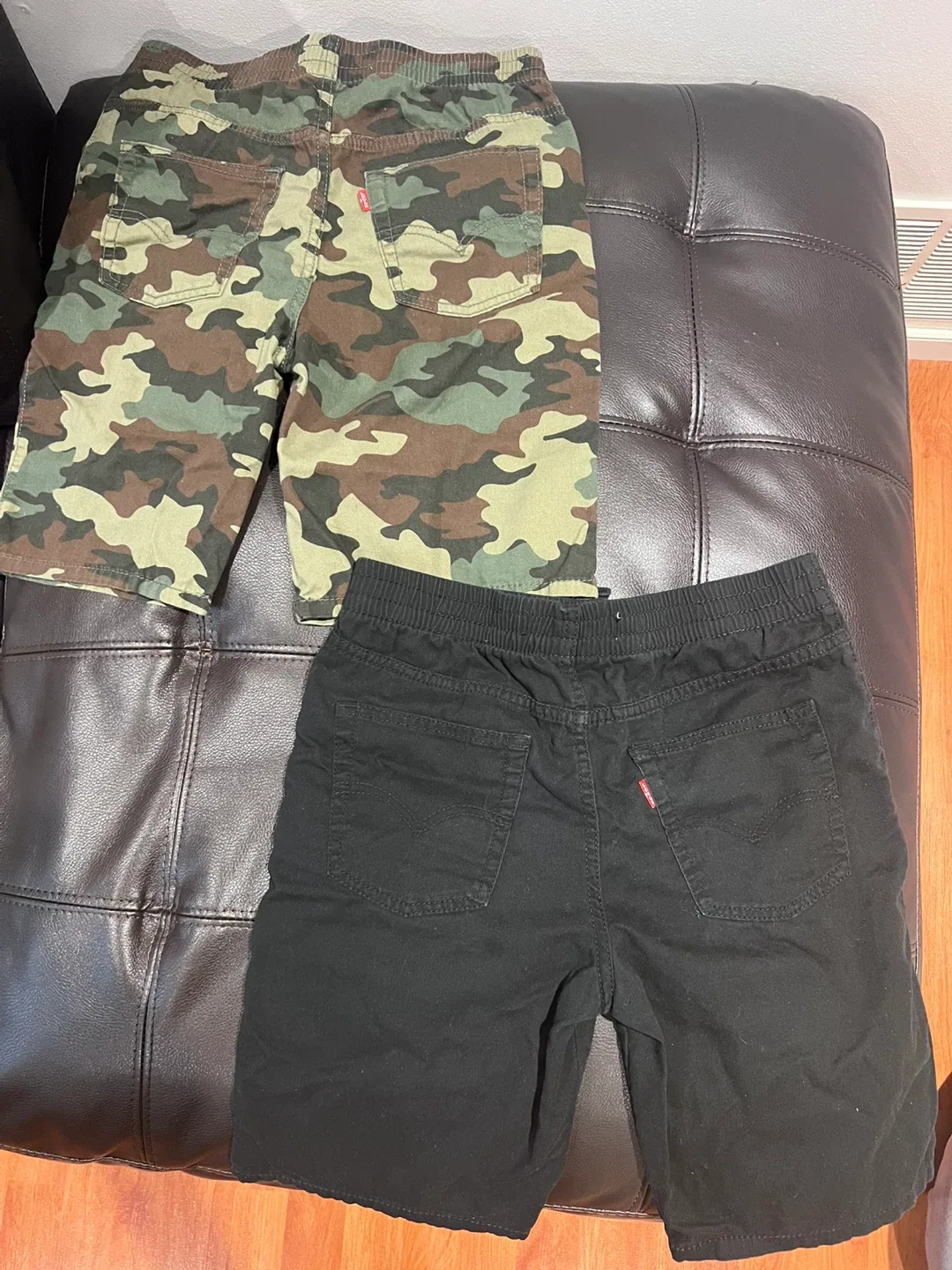 Boy’s Levi’s shorts image indicator(2)