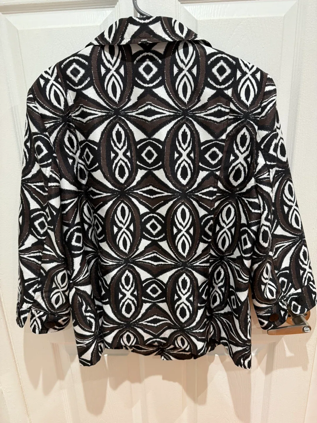 Black, white & brown abstract printed blazer image indicator(3)