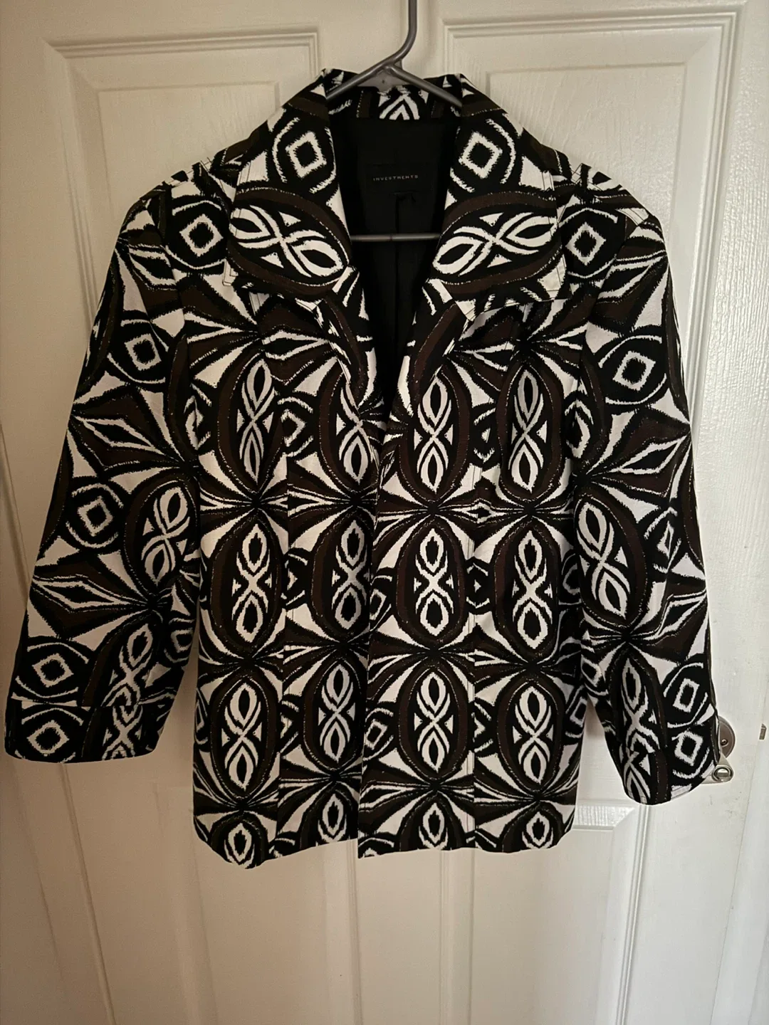 Black, white & brown abstract printed blazer image indicator(2)