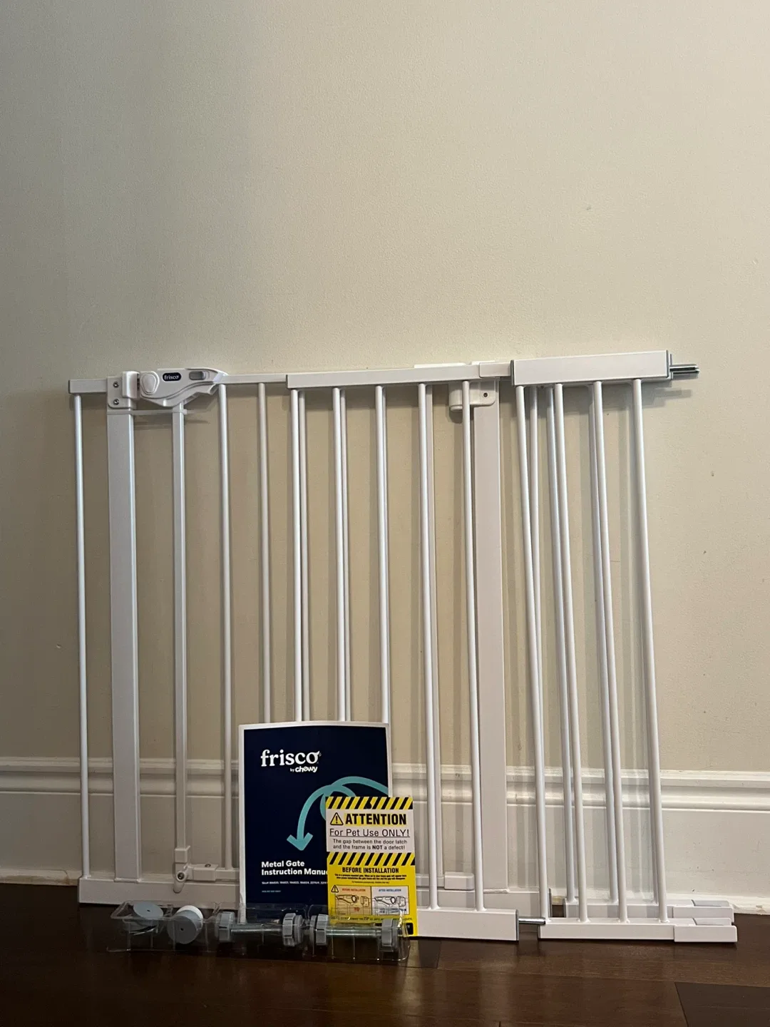 Frisco Steel Extra Wide Auto-Close Dog Gate, White, 30-in image indicator(2)