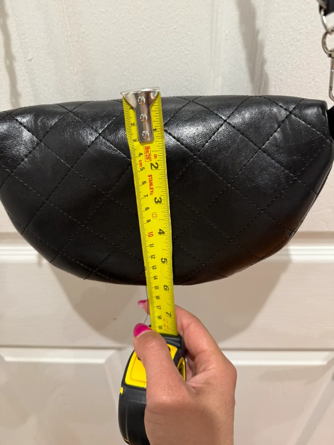 crossbody bag with chain strap image indicator(6)