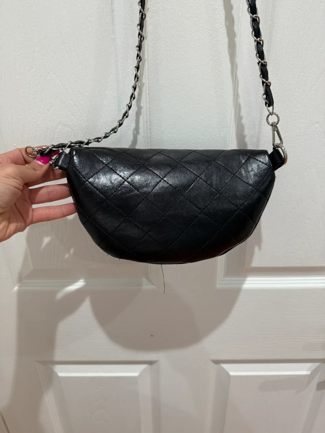 crossbody bag with chain strap image indicator(3)