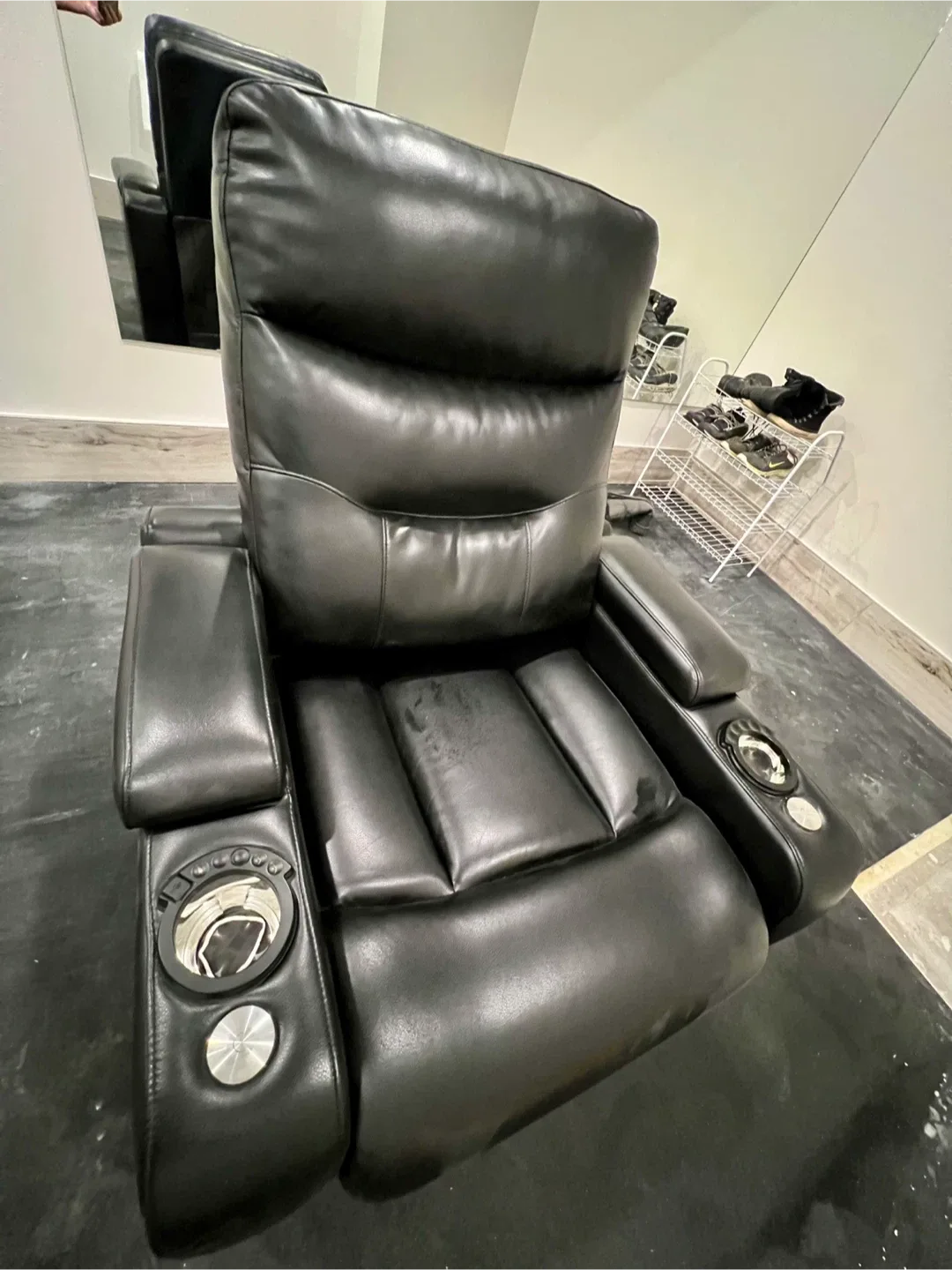 theater room chair image indicator(3)