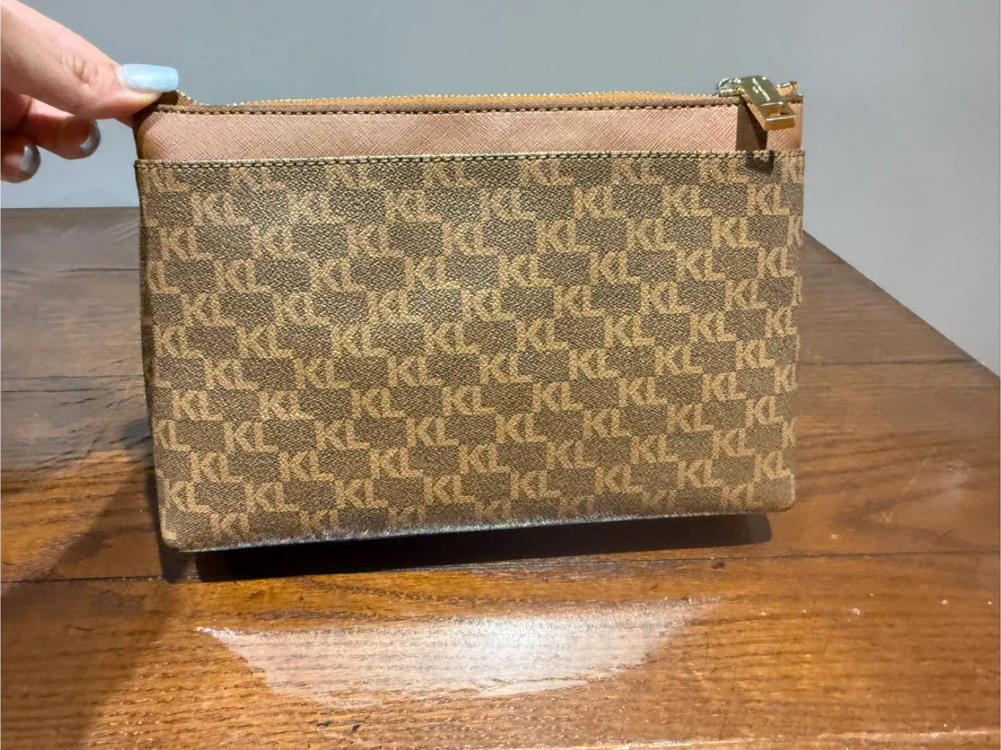 Karl Lagerfeld bag image indicator(5)