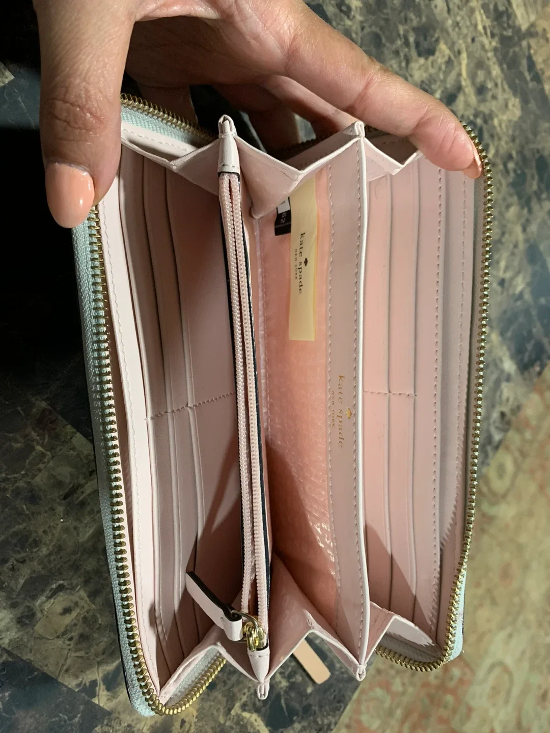 Kate Spade wallet image indicator(3)