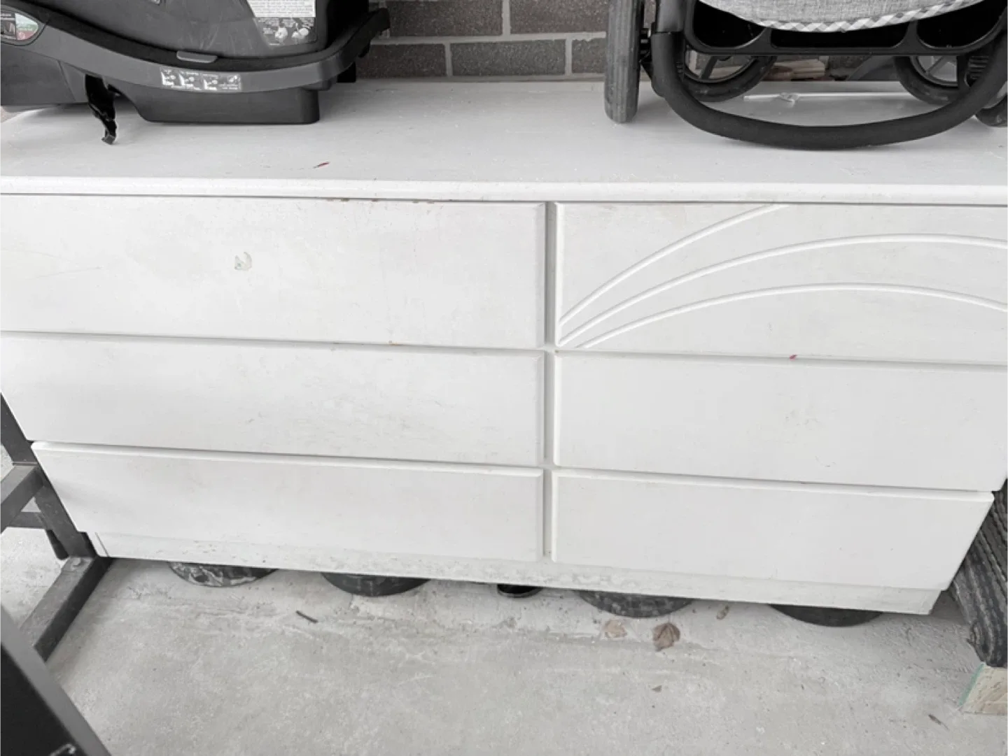 White 6-Drawer Dresser