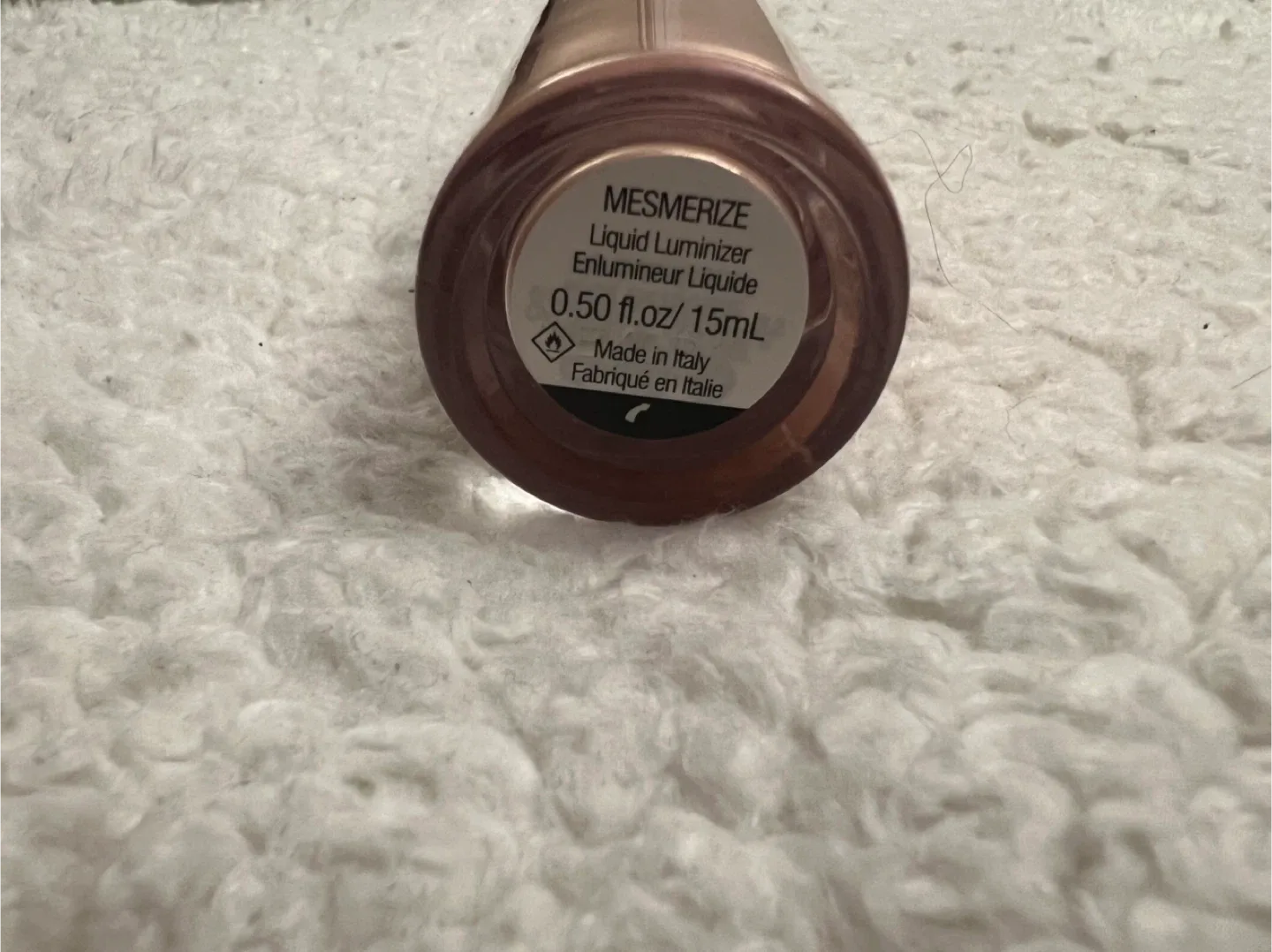 Rare Beauty Positive Light Liquid Luminizer - Mesmerize image indicator(2)