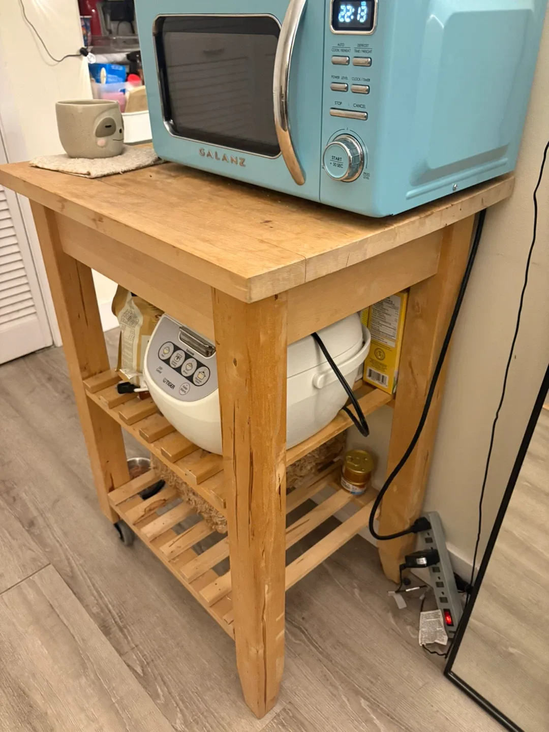 Wooden Kitchen Cart butcher’s block with Shelves image indicator(2)
