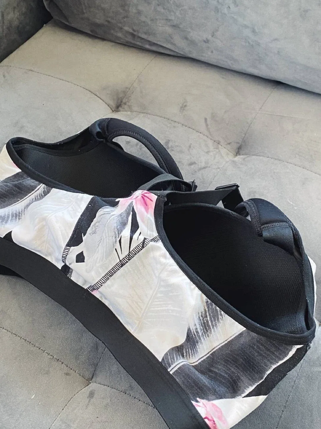 Victorias Secret Sport Bra Push Up Padded Front Zip 36DD image indicator(2)