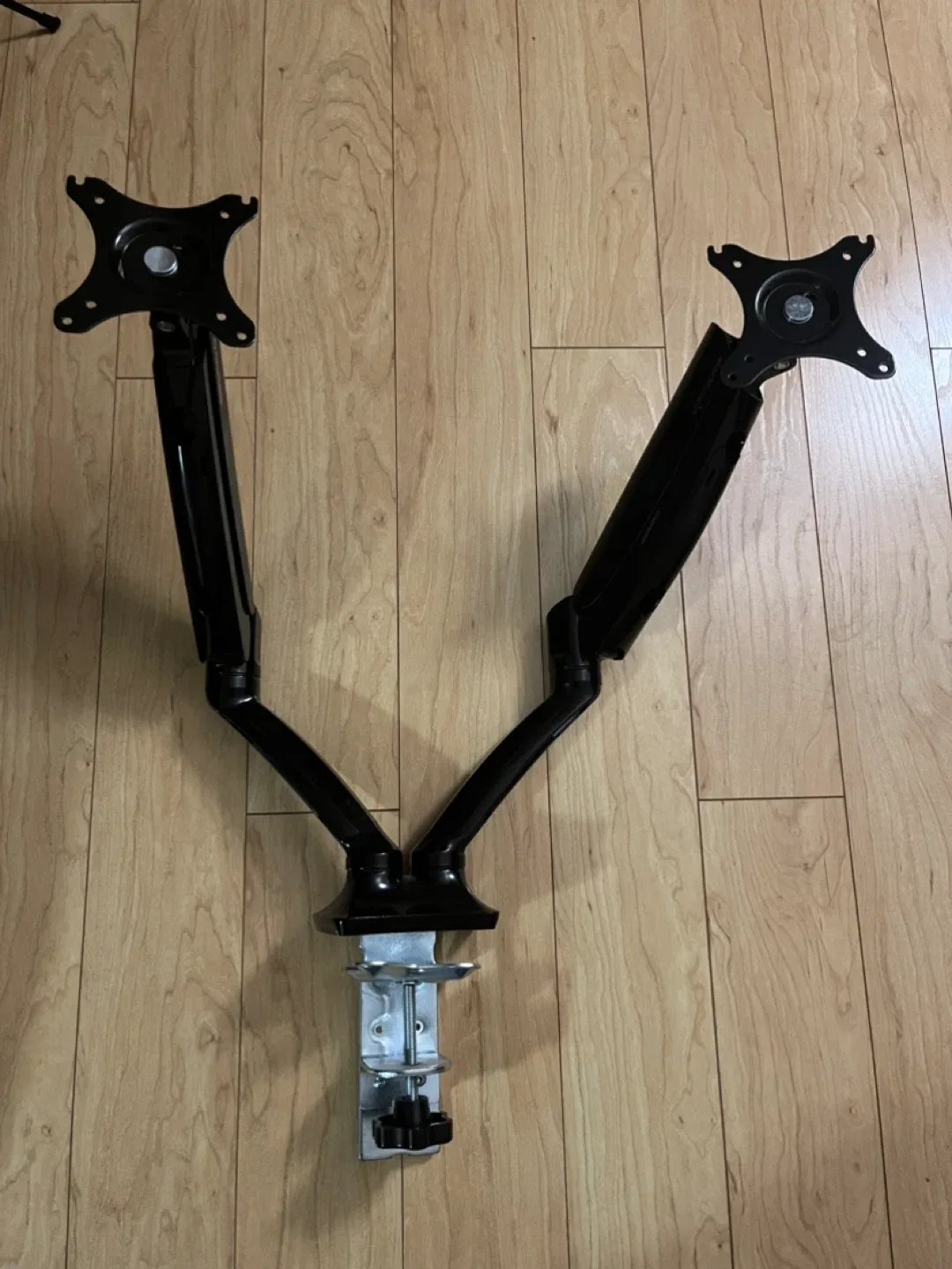 Dual Monitor Desk Mount - Black 17”-32” image indicator(4)