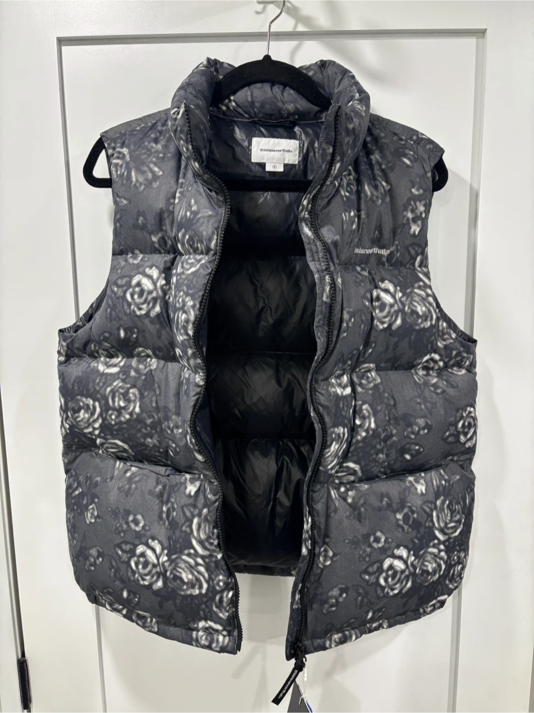 thisisneverthat Men’s winter vest Size S New! - photo 3