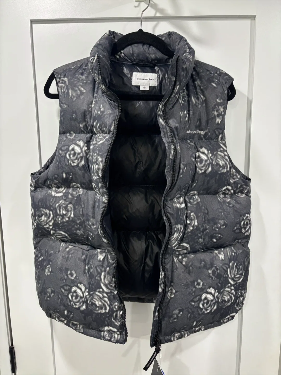 thisisneverthat Men’s winter vest Size S New! image indicator(3)