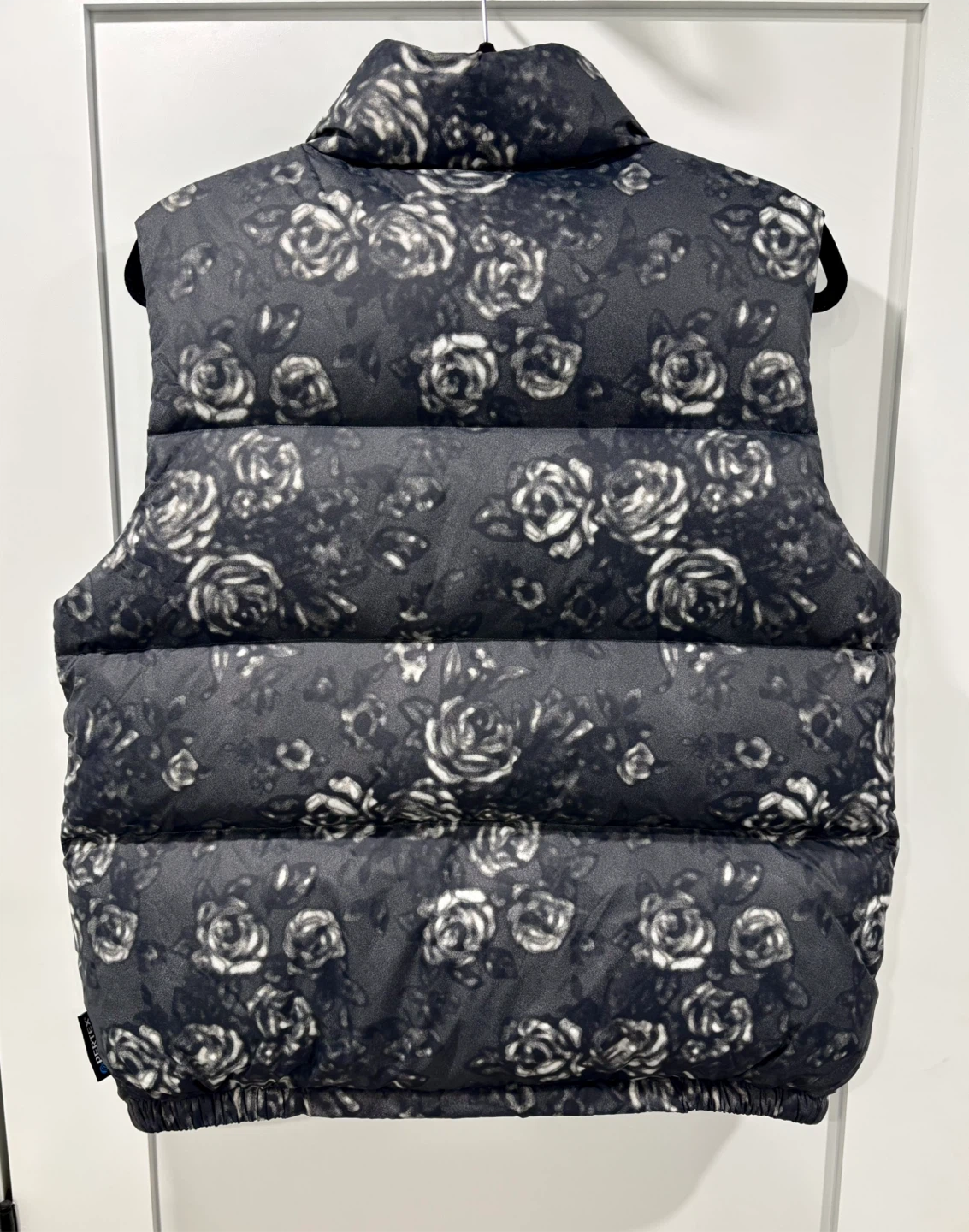 thisisneverthat Men’s winter vest Size S New! - photo 2