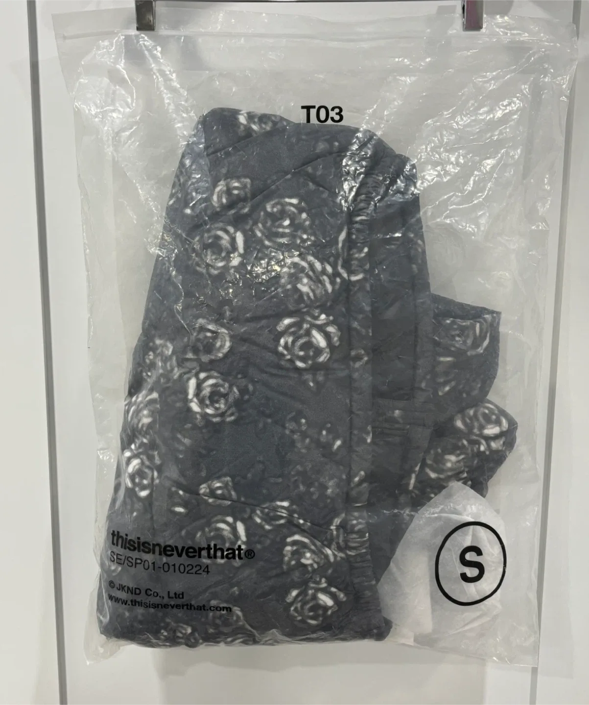 thisisneverthat Men’s winter vest Size S New! image indicator(9)