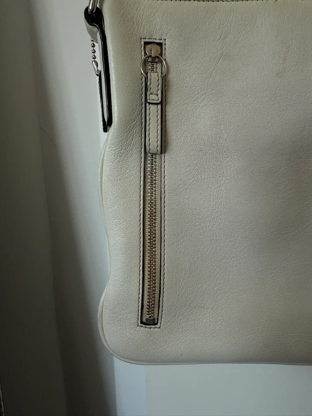 Coach White Leather Crossbody Bag image indicator(5)
